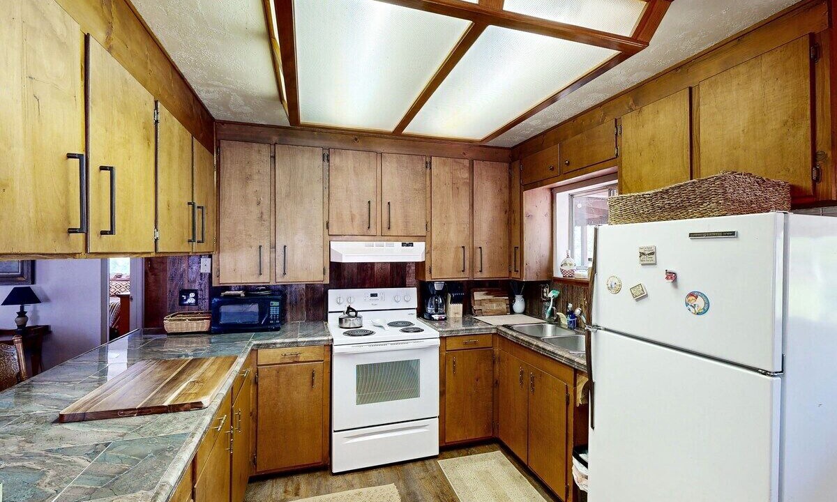 Photo of Kitchen in California Hot Springs