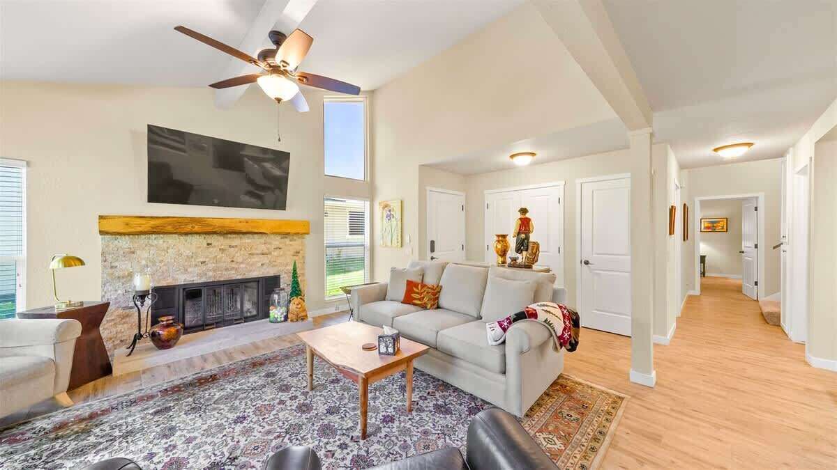 Photo of Livingroom in Plumas Eureka Estates
