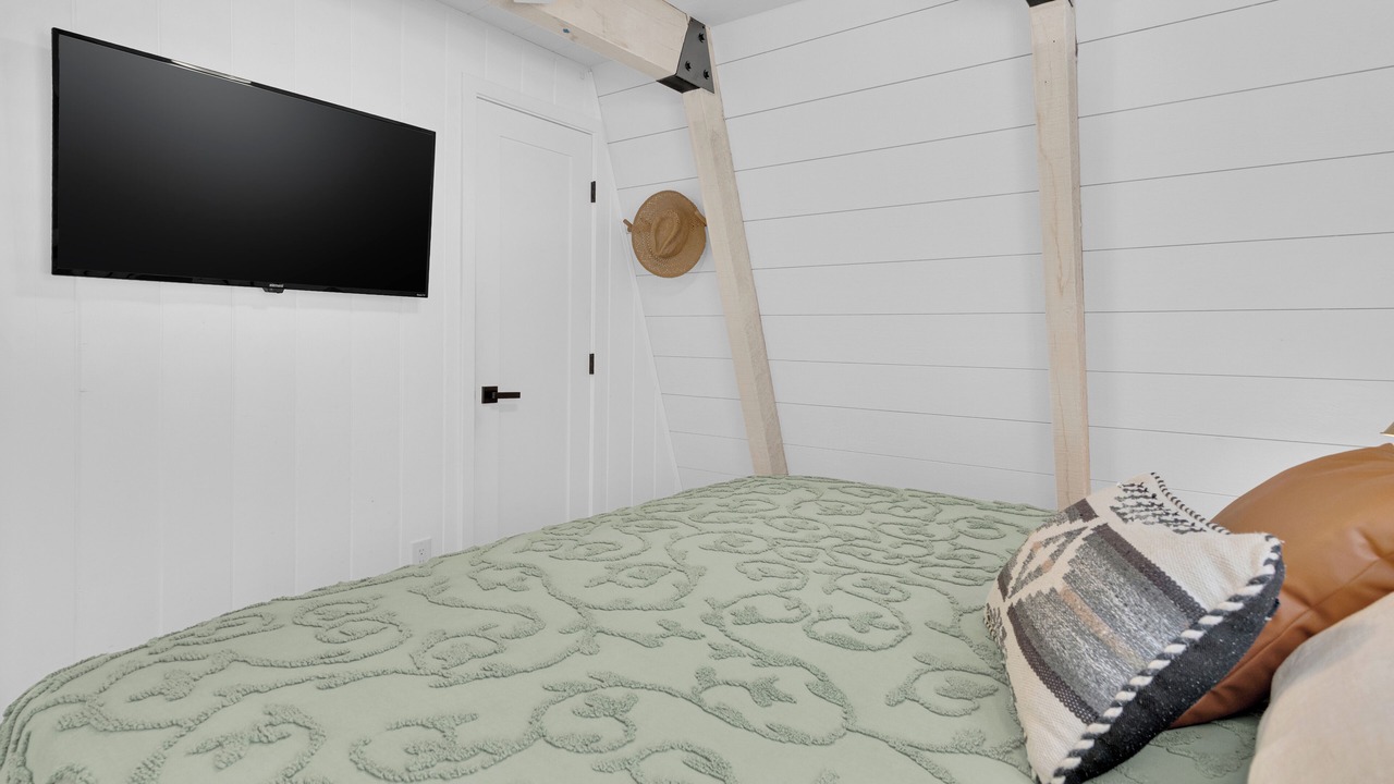 Photo of Bedroom in Oak Shores
