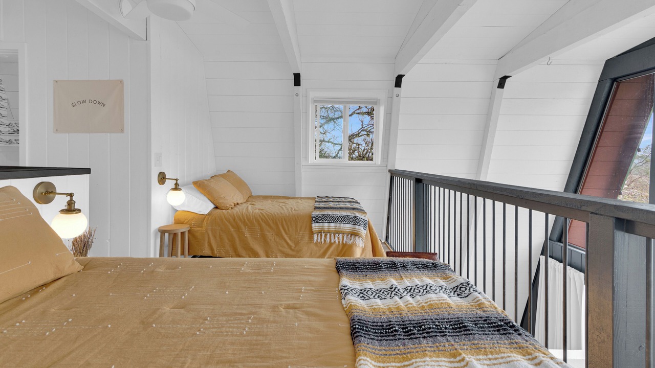 Photo of Bedroom in Oak Shores