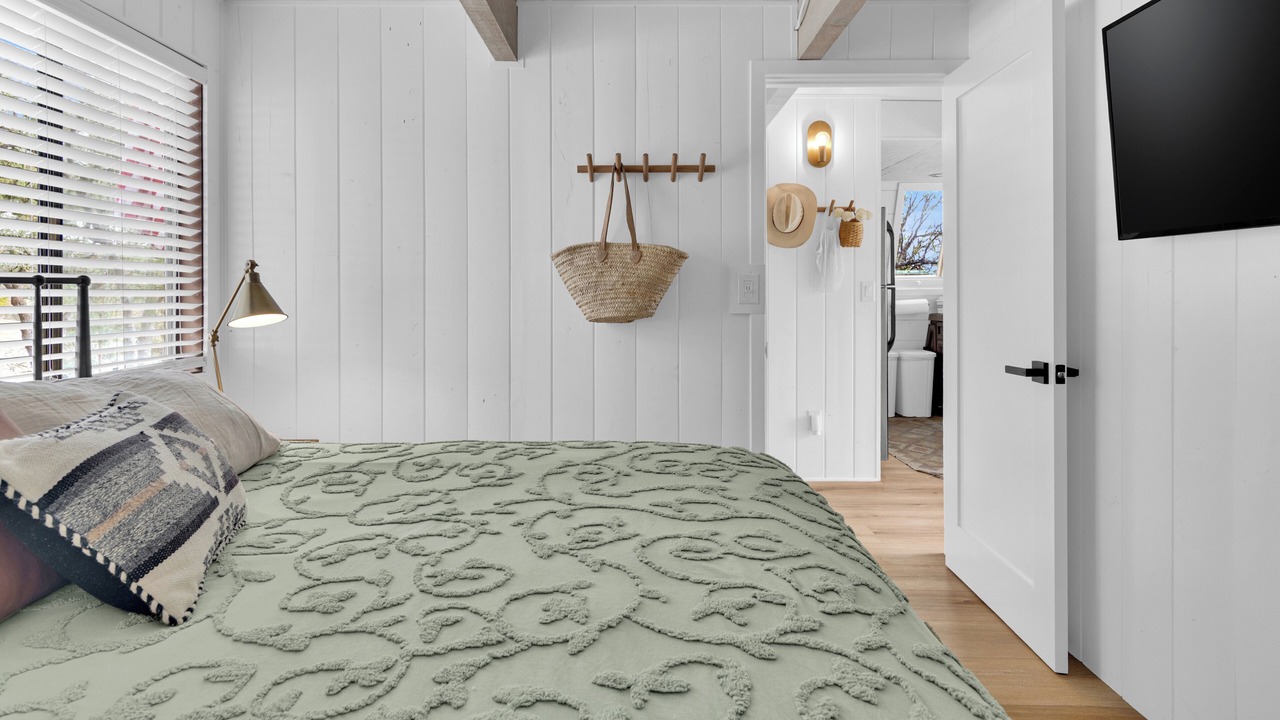 Photo of Bedroom in Oak Shores