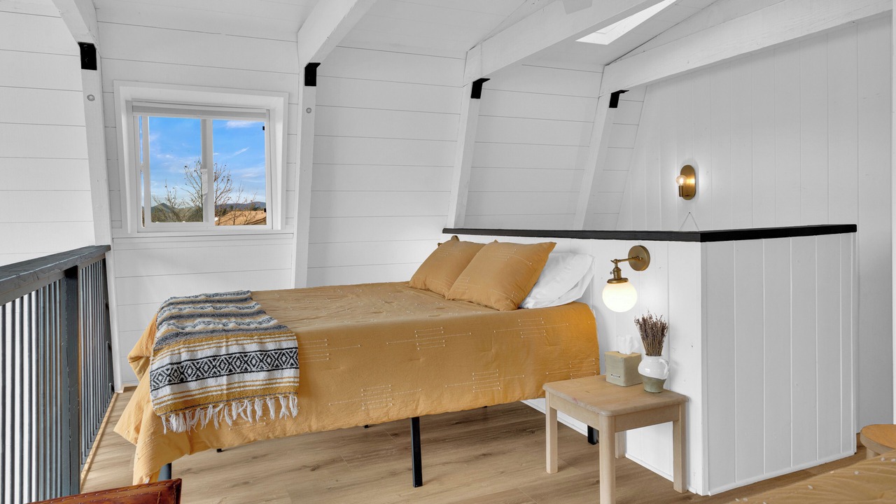 Photo of Bedroom in Oak Shores