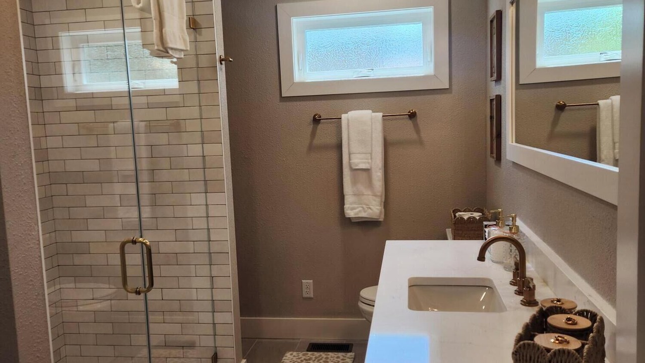 Photo of Bathroom in Etna