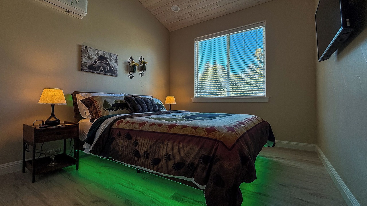 Photo of Bedroom in Yosemite Lakes