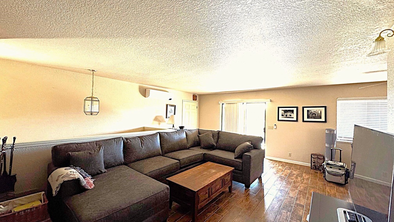 Photo of Livingroom in Oak Shores