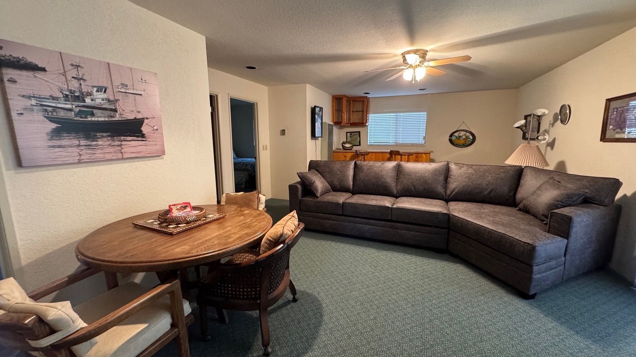 Photo of Livingroom in Oak Shores