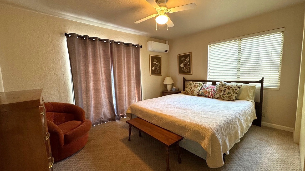 Photo of Bedroom in Oak Shores