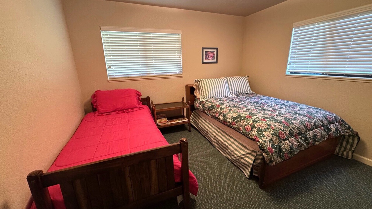 Photo of Bedroom in Oak Shores