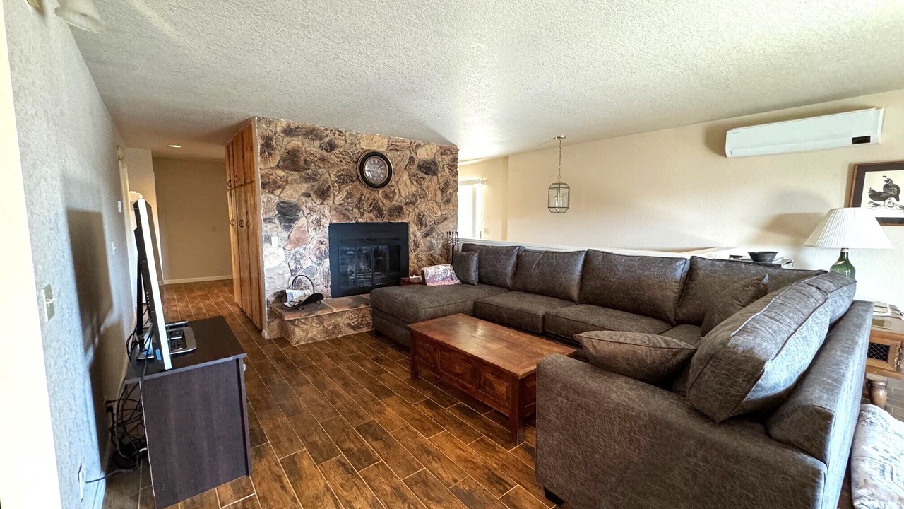 Photo of Livingroom in Oak Shores