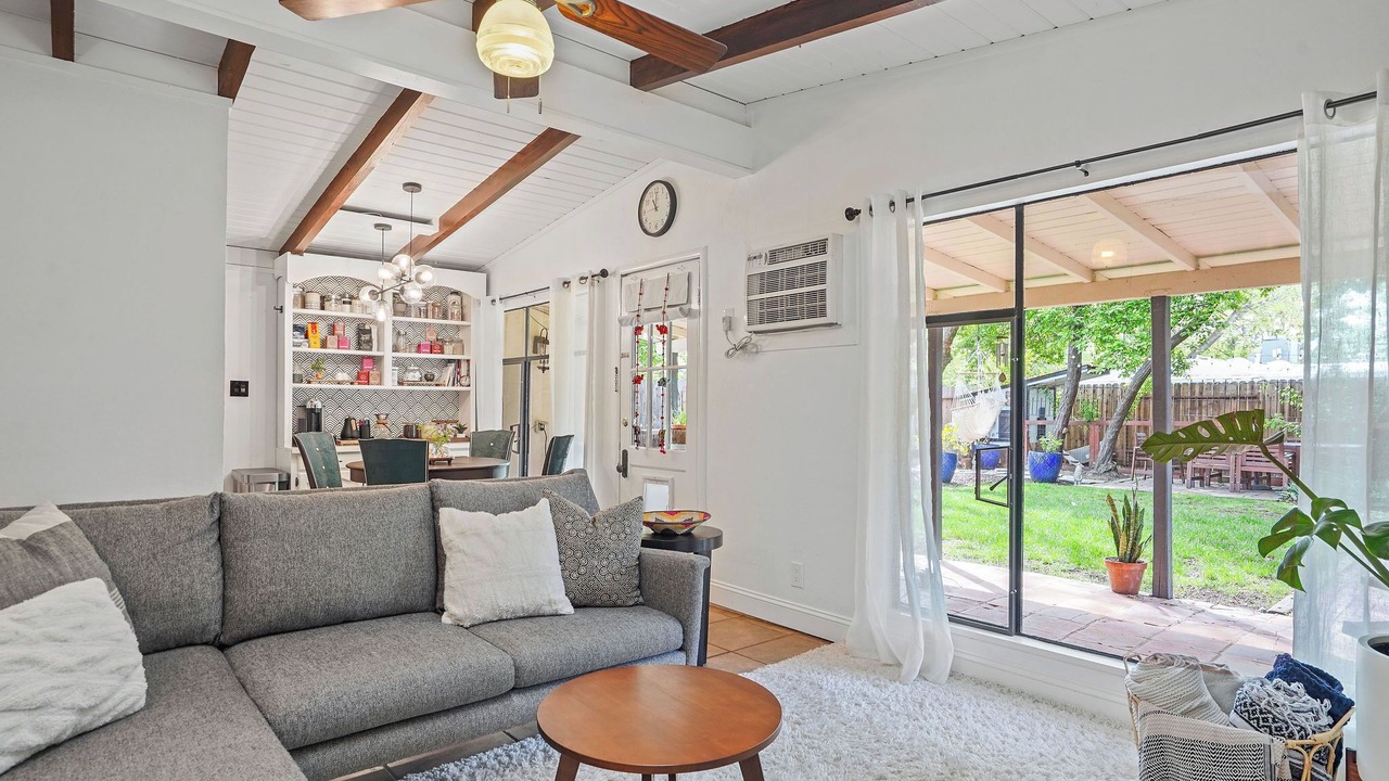 Photo of Livingroom in Davis