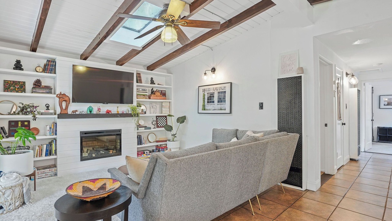 Photo of Livingroom in Davis