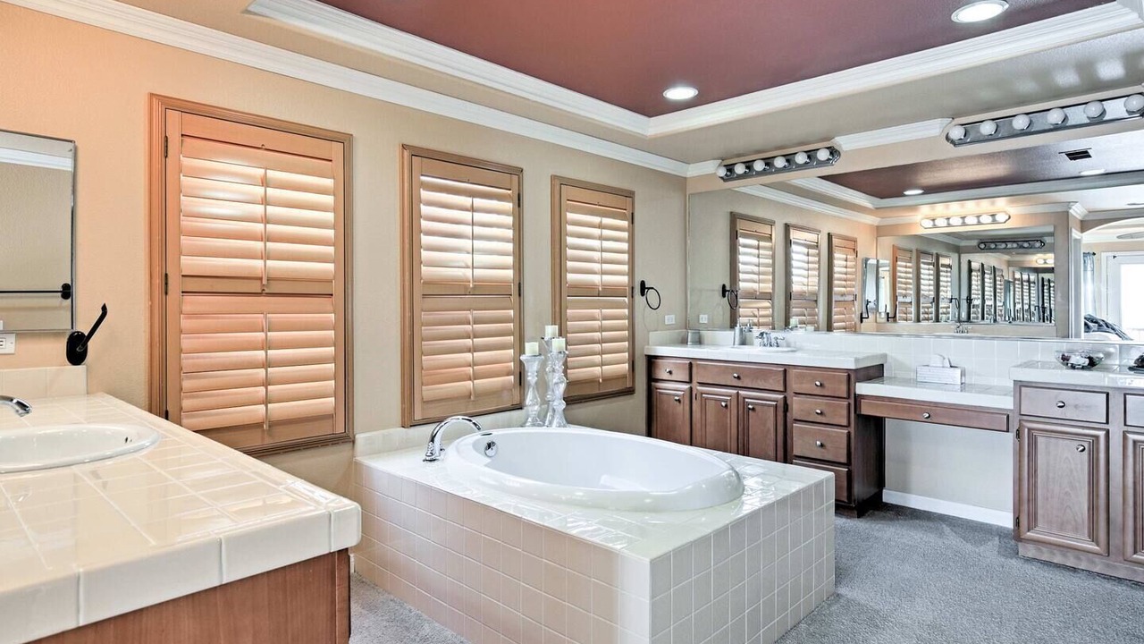 Photo of Bathroom in Ocean View Hills