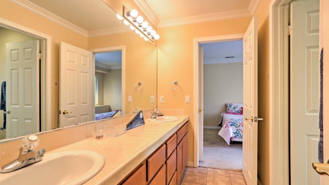 Photo of Bathroom in Ocean View Hills