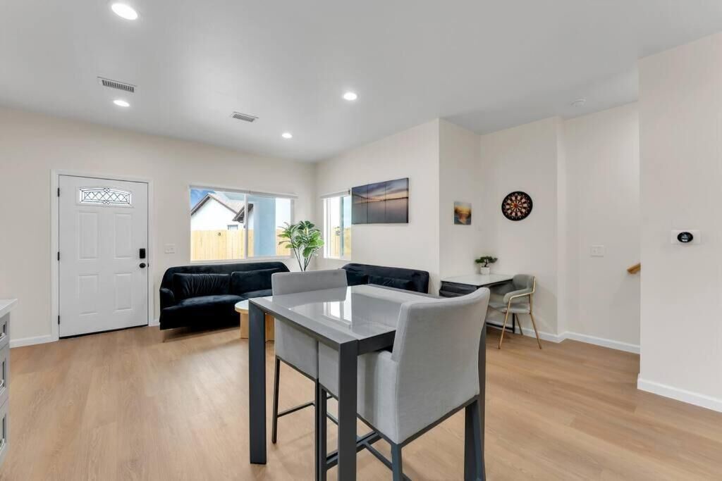 Photo of Livingroom in Mira Mesa