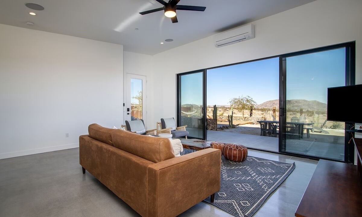 Photo of Livingroom in Landers