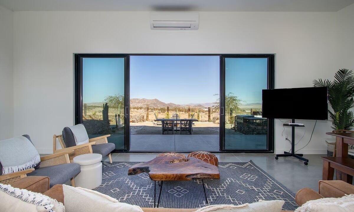 Photo of Livingroom in Landers