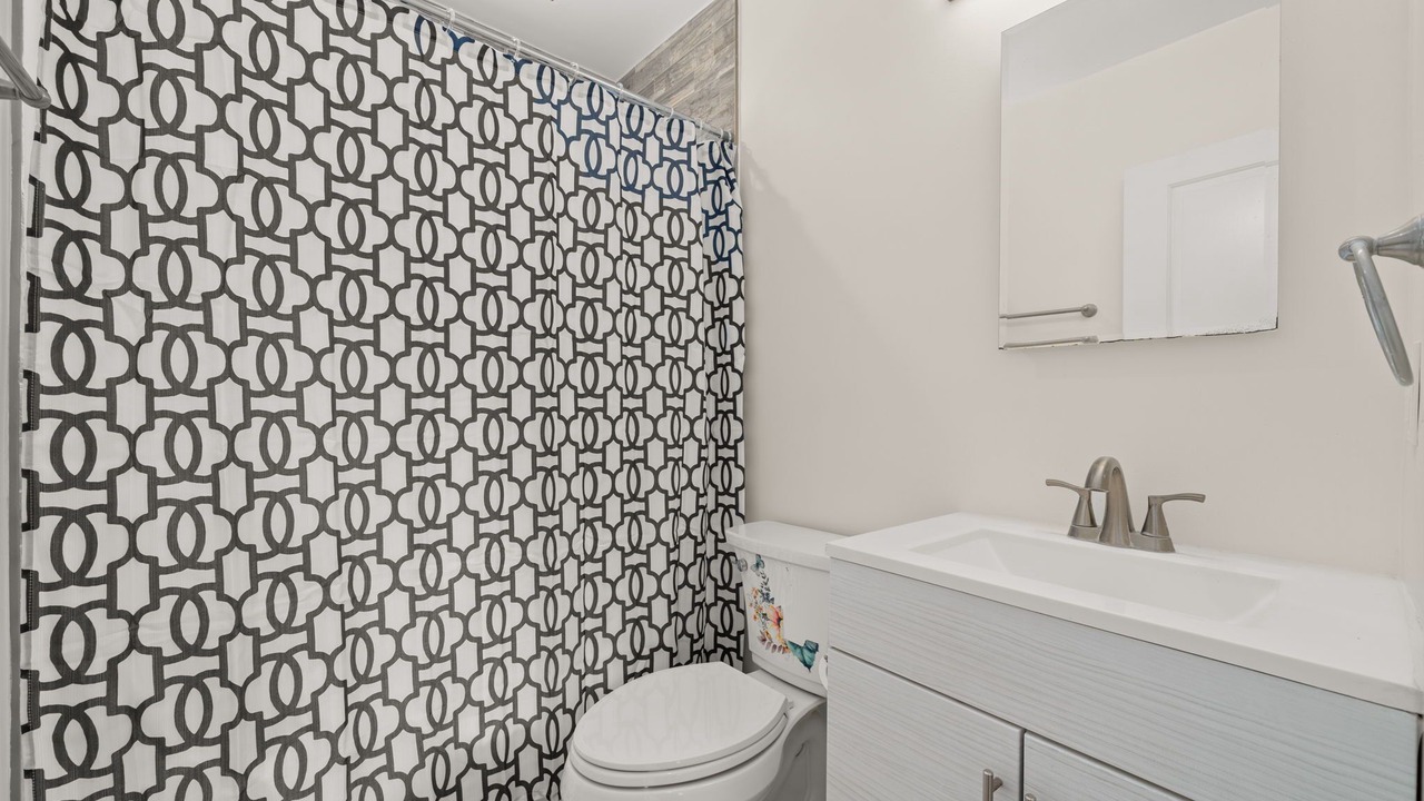 Photo of Bathroom in Harbor
