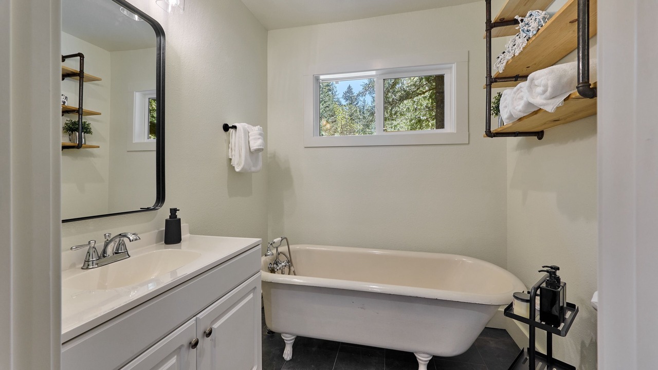 Photo of Bathroom in Rhododendron