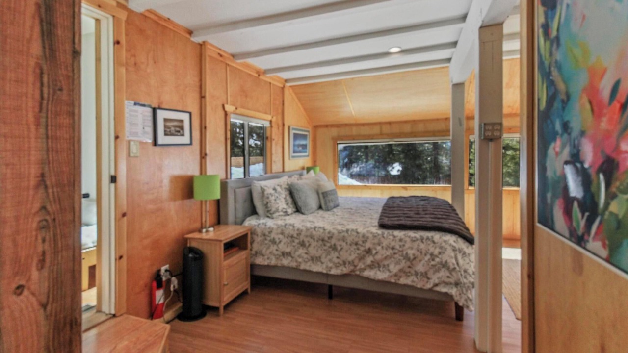 Photo of Bedroom in Lake Forest