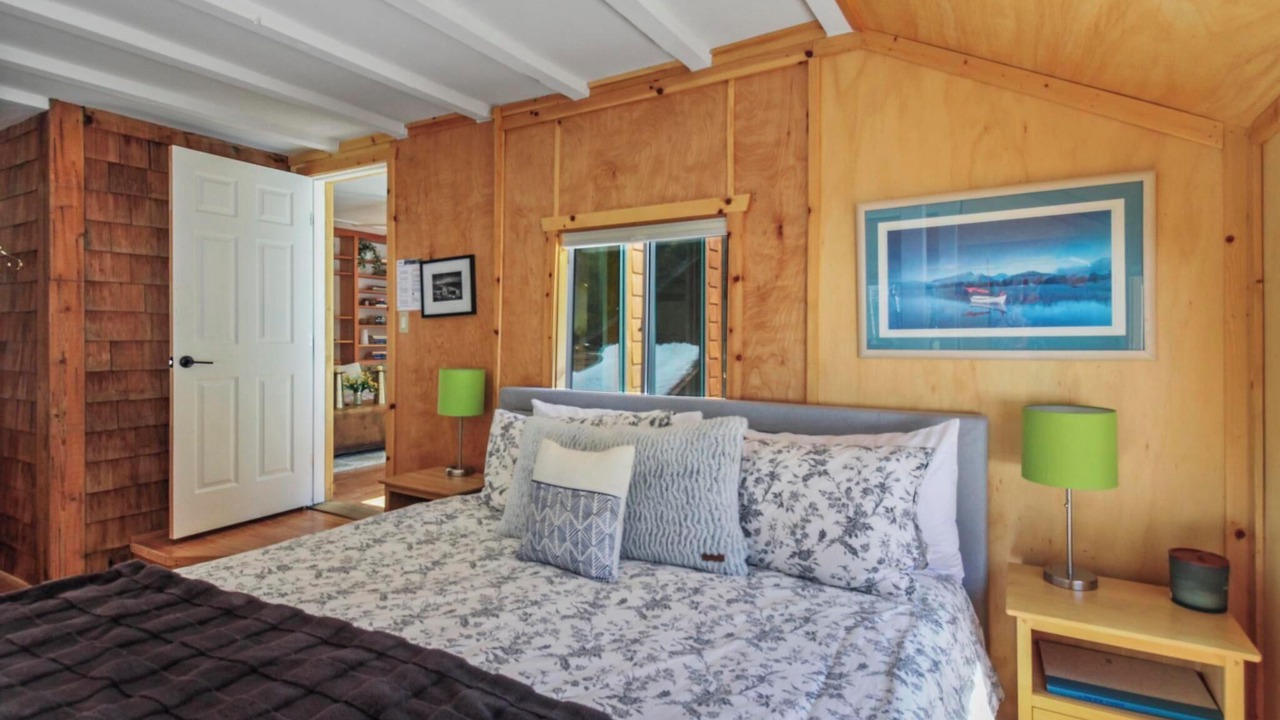 Photo of Bedroom in Lake Forest