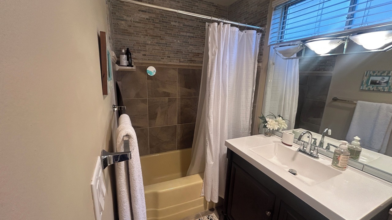 Photo of Bathroom in Canyon Corridor