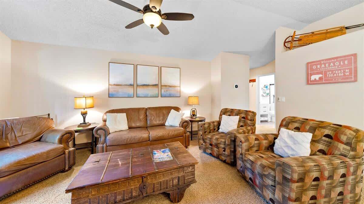 Photo of Livingroom in Plumas Eureka Estates