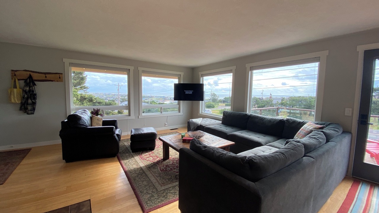 Photo of Livingroom in Bayshore