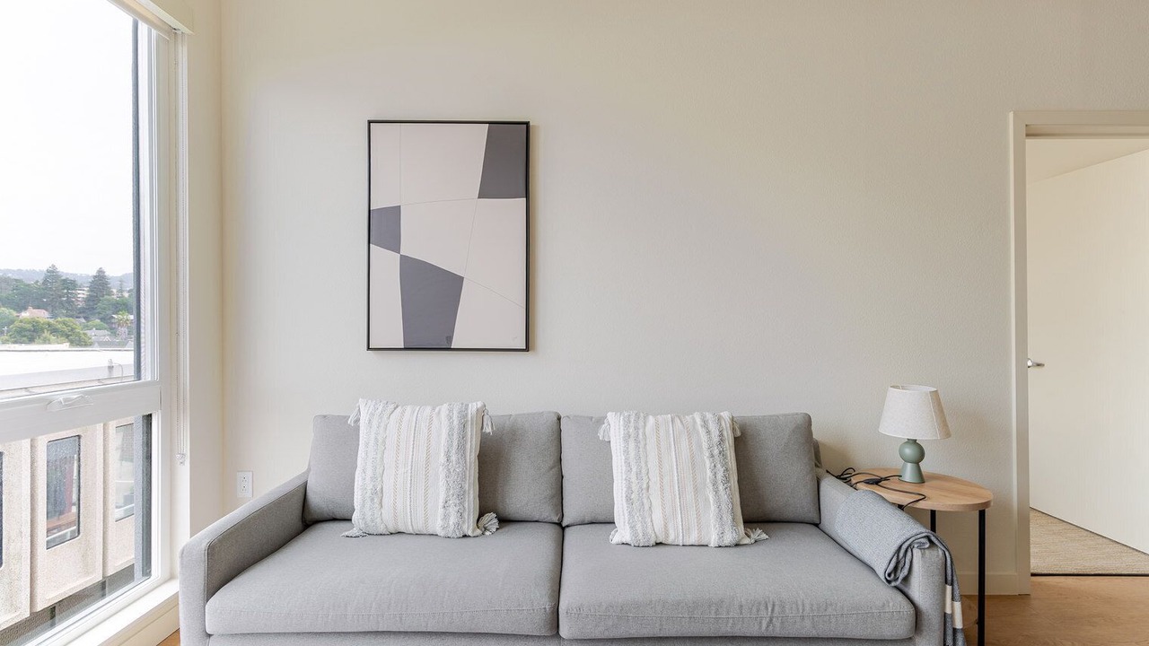 Photo of Livingroom in Piedmont Avenue