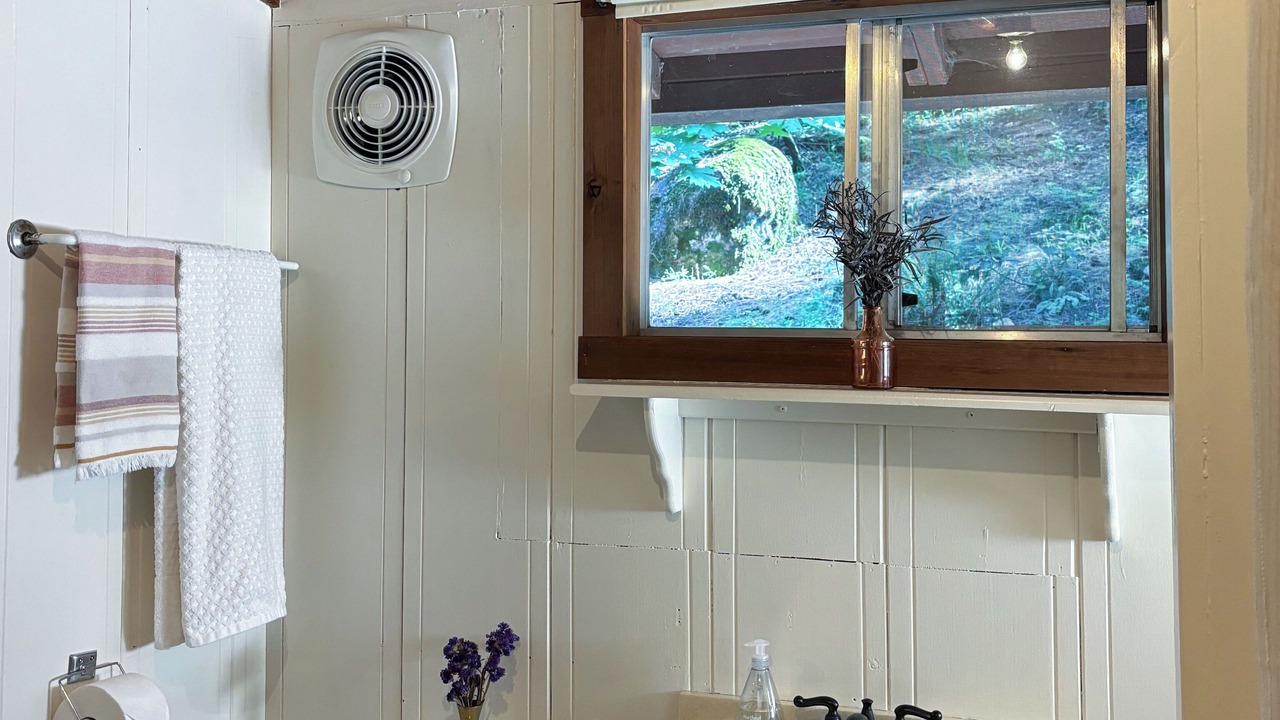 Photo of Bathroom in Cobb