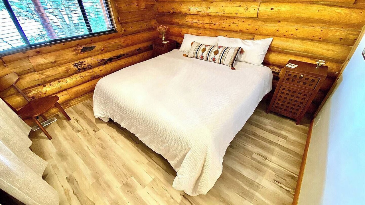 Photo of Bedroom in Veyo