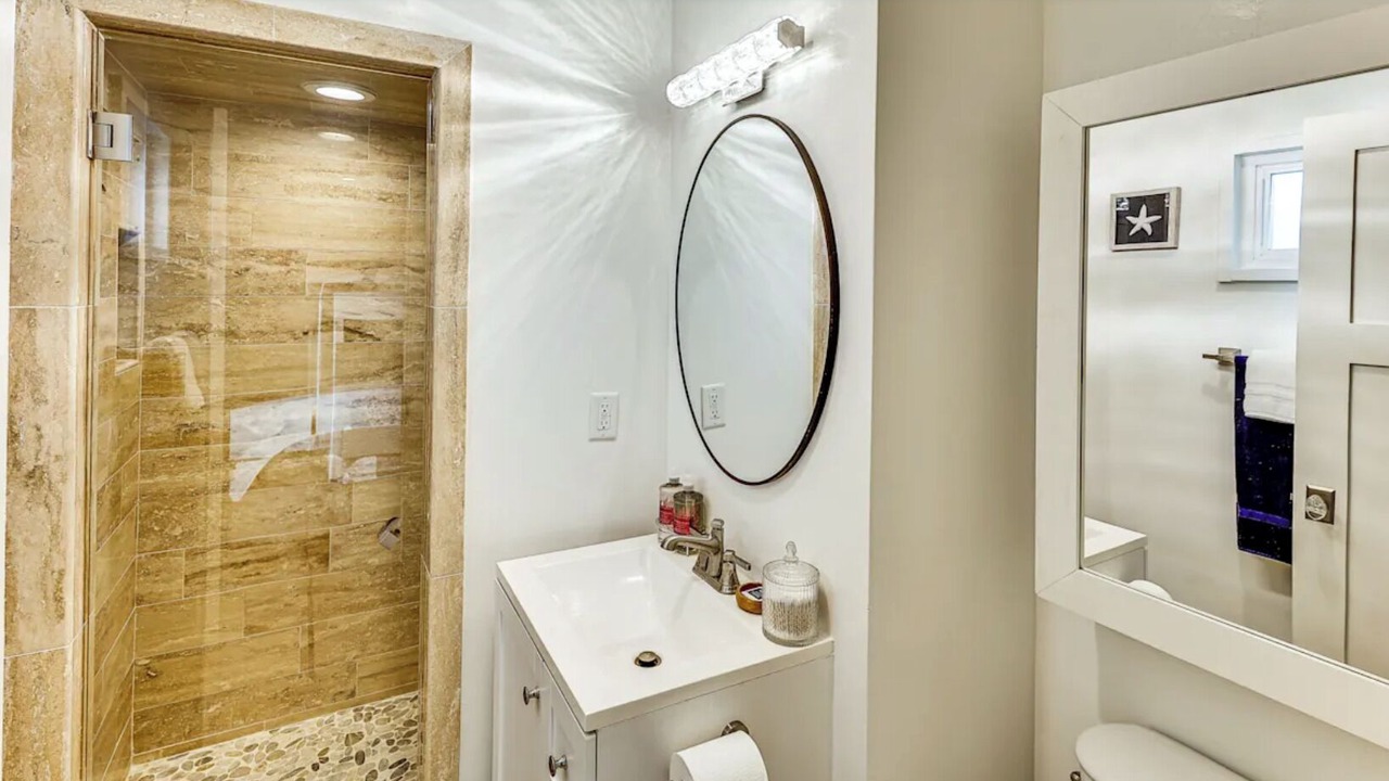 Photo of Bathroom in Harbor