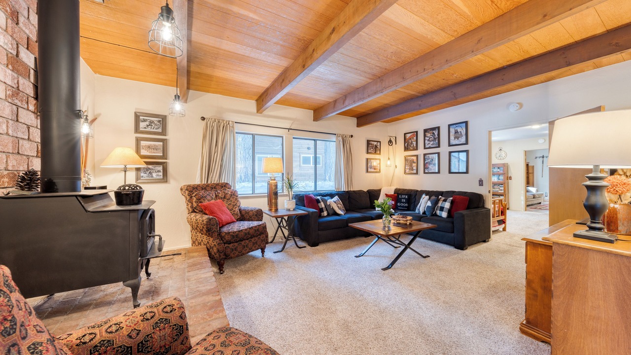 Photo of Livingroom in Donner Lake Woods
