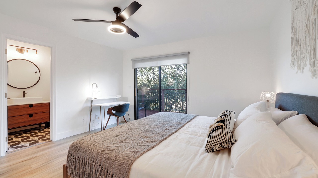 Photo of Bedroom in Oak Shores