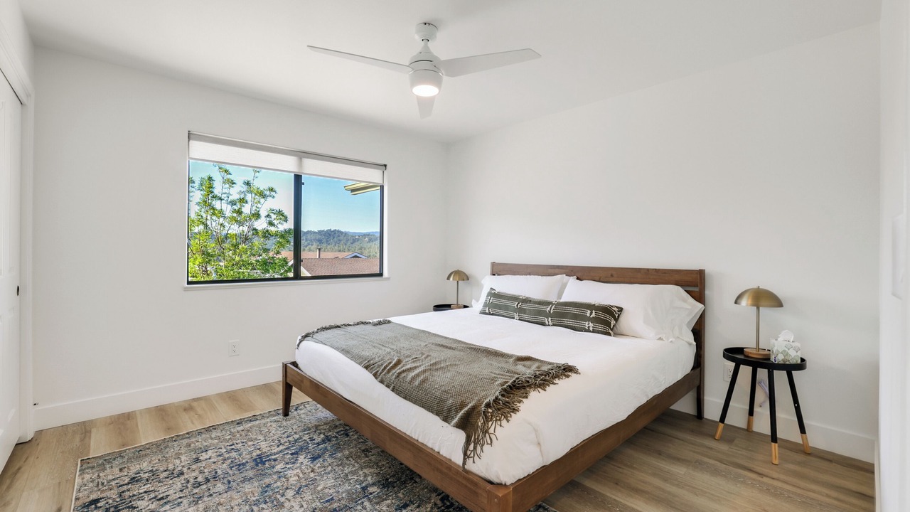 Photo of Bedroom in Oak Shores