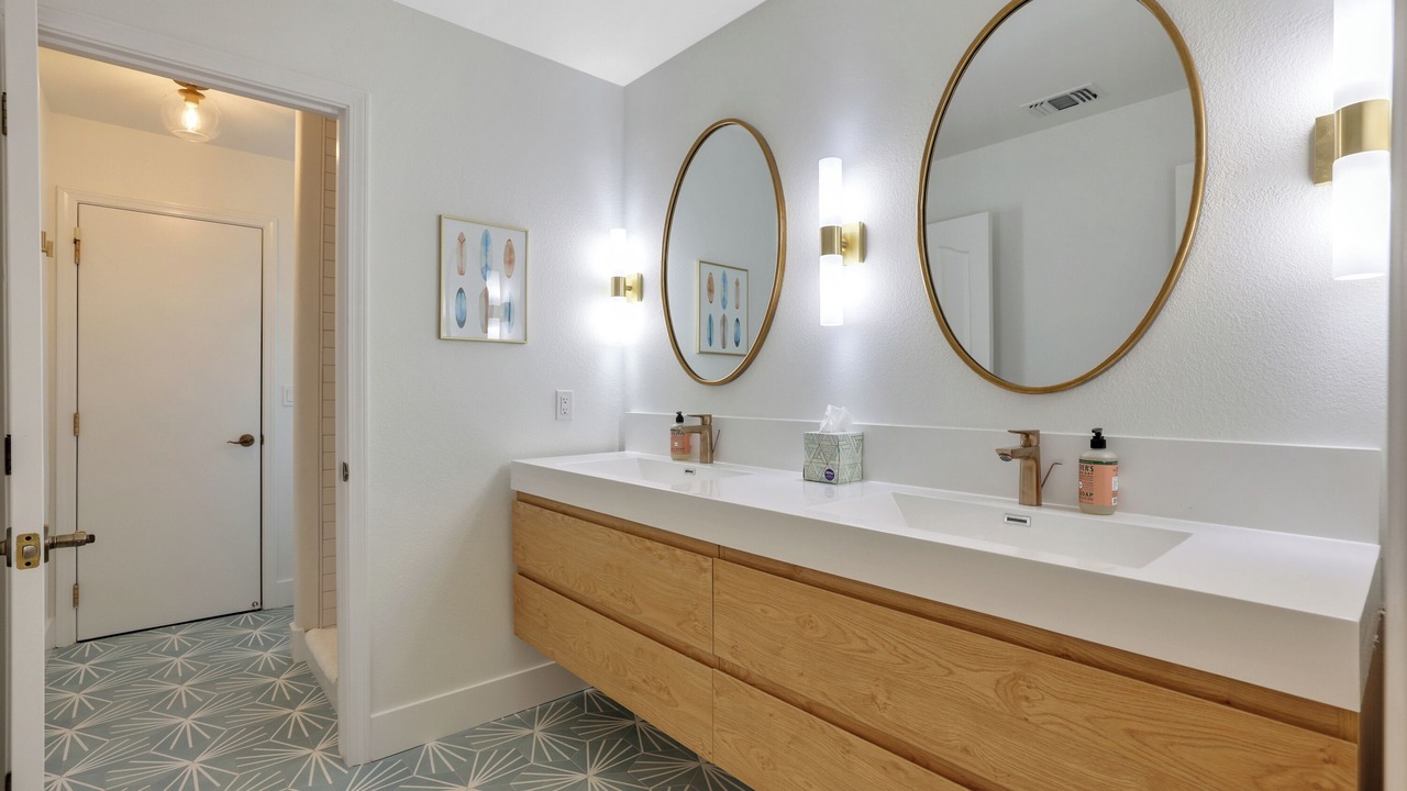 Photo of Bathroom in Oak Shores