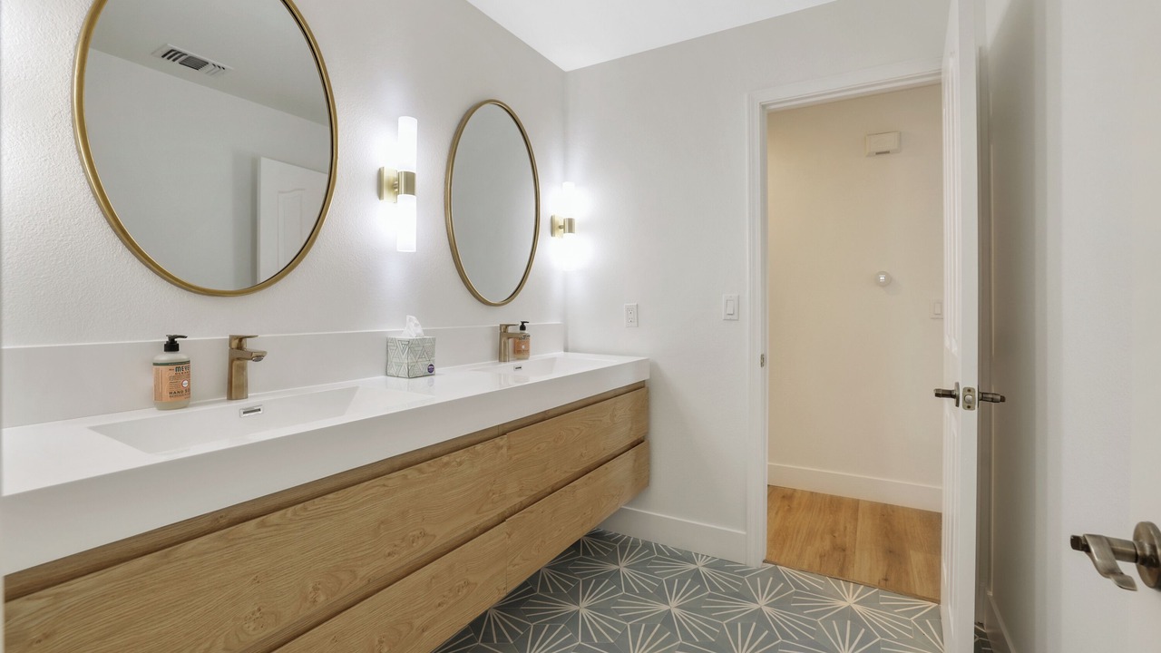 Photo of Bathroom in Oak Shores