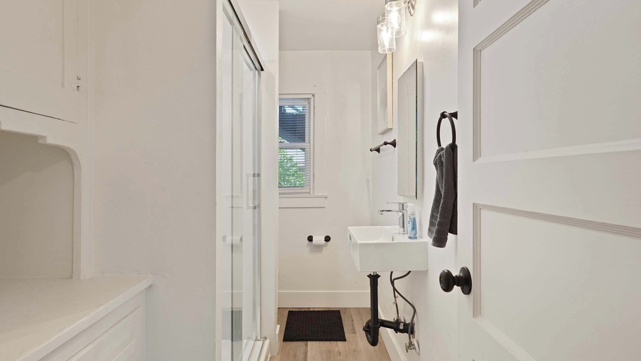 Photo of Bathroom in North Oak Park