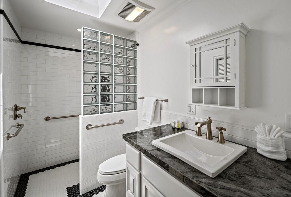 Photo of Bathroom in Del Monte Forest