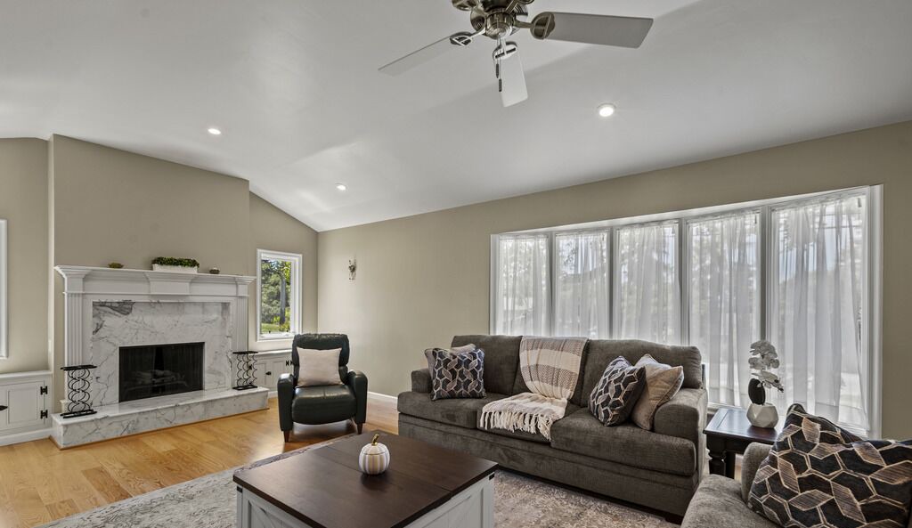 Photo of Livingroom in Del Monte Forest