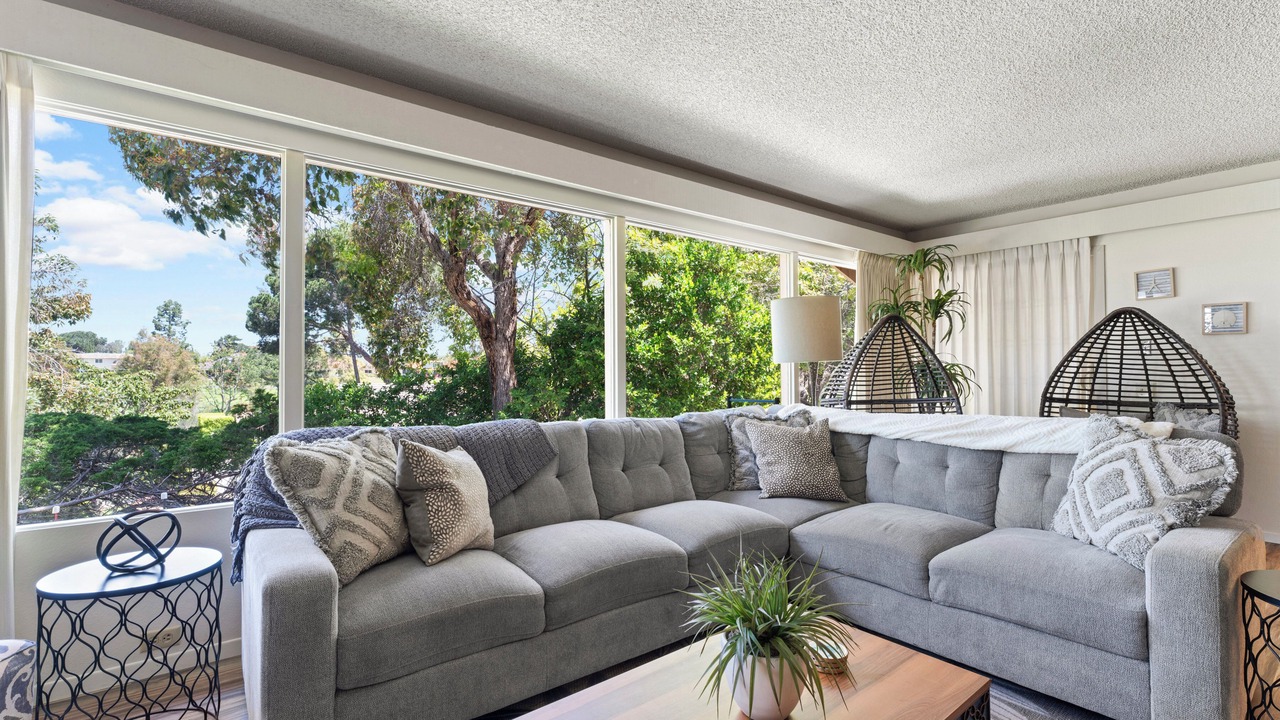 Photo of Livingroom in Rancho Bernardo
