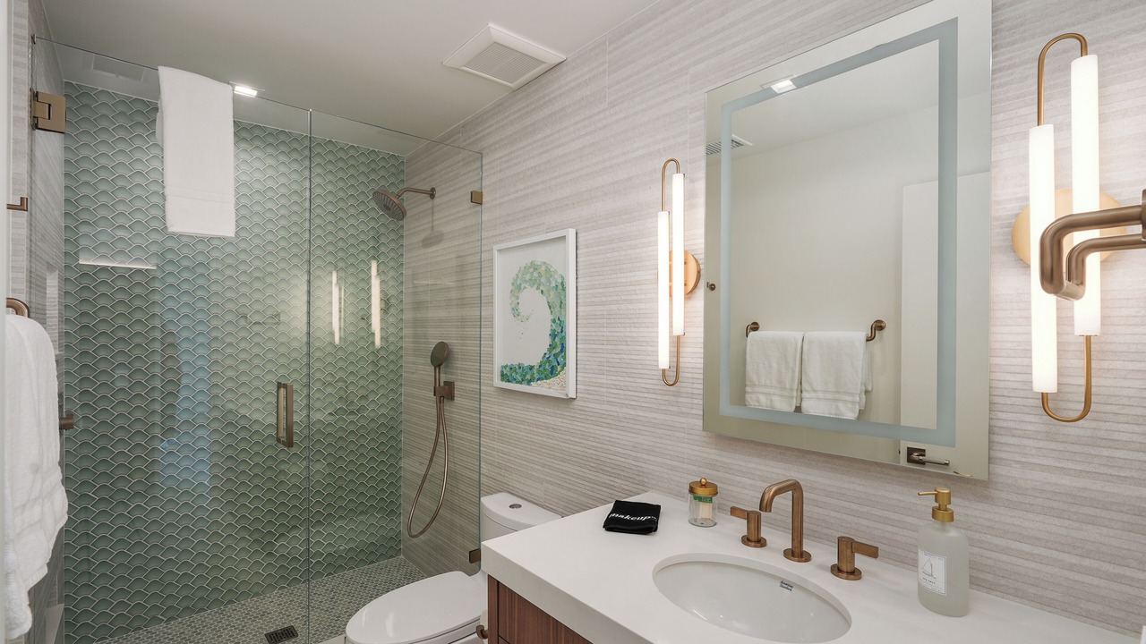 Photo of Bathroom in Corona del Mar