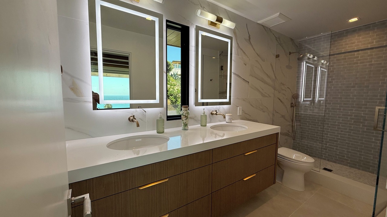 Photo of Bathroom in Corona del Mar
