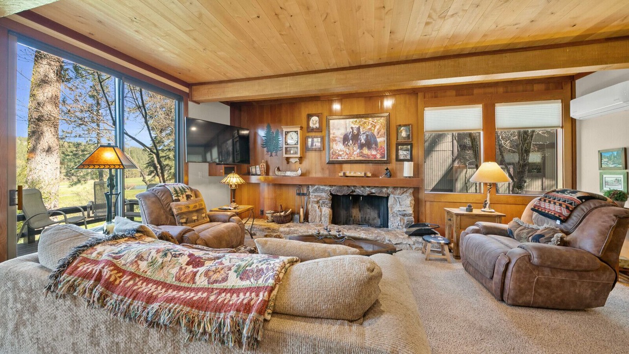 Photo of Bedroom in Graeagle