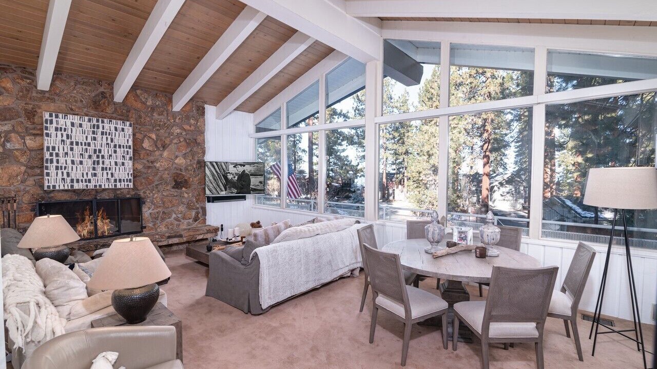 Photo of Livingroom in Skyland