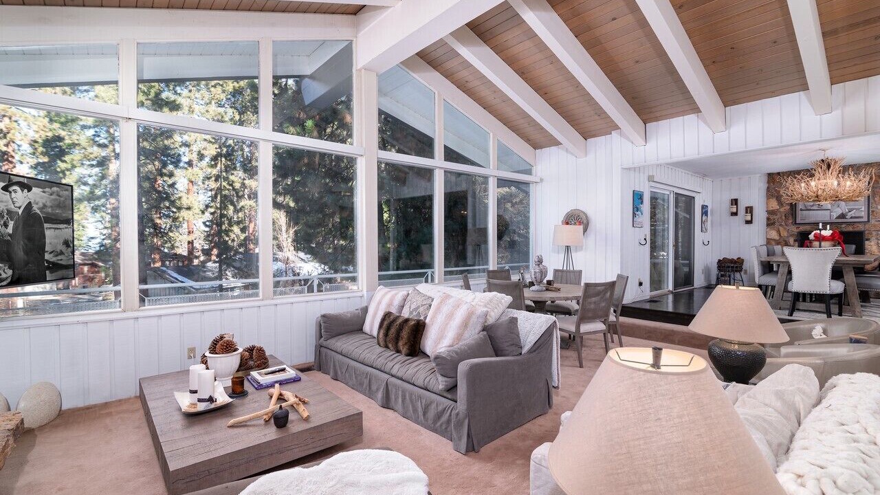 Photo of Livingroom in Skyland