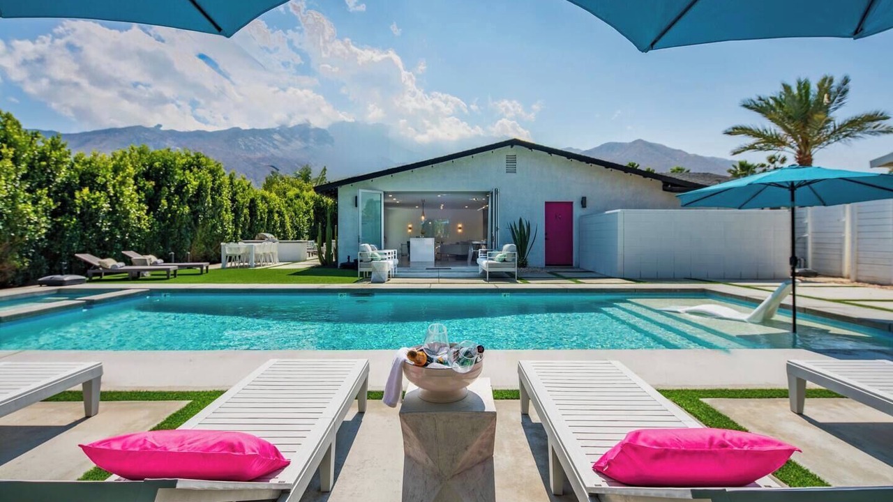 Photo of Outdoor in Racquet Club West
