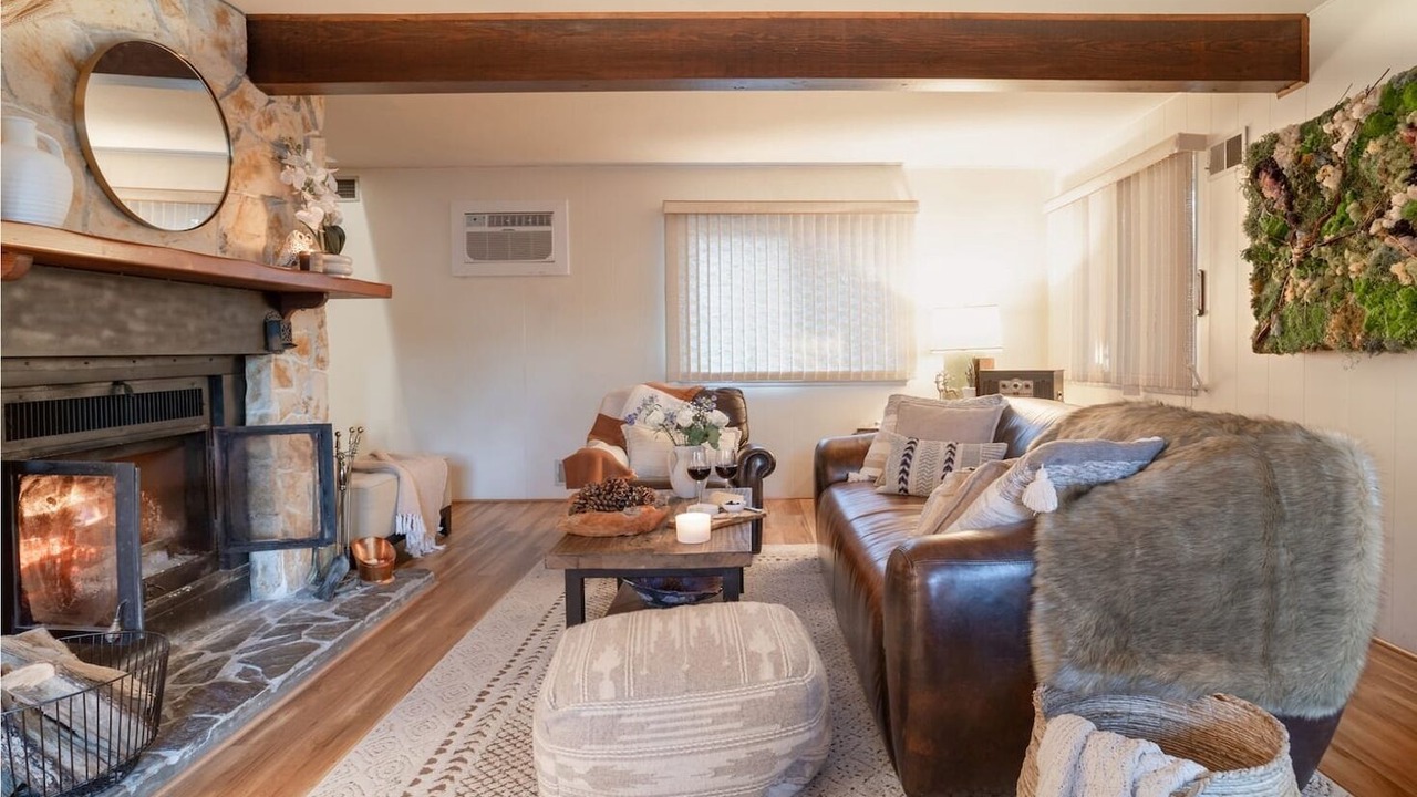 Photo of Livingroom in Groveland