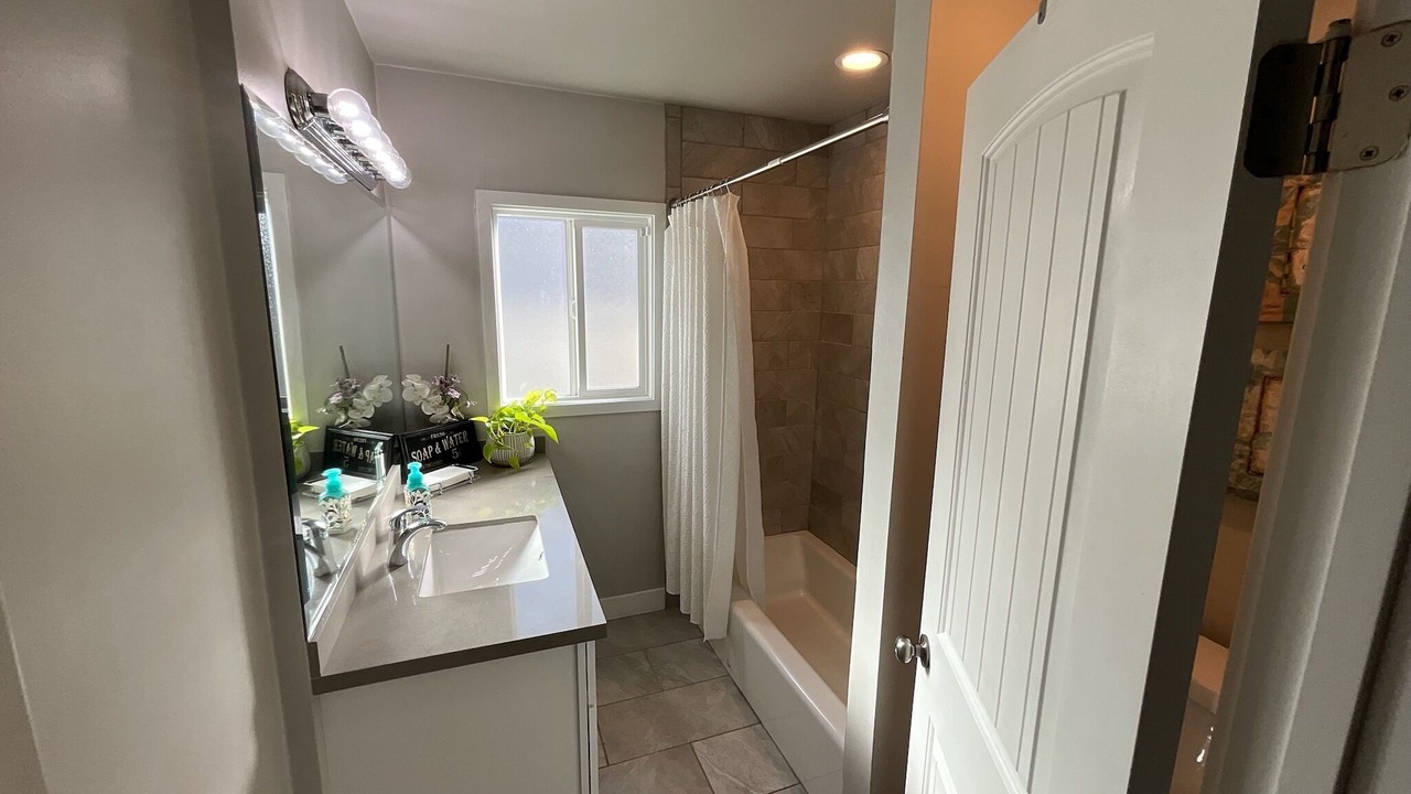 Photo of Bathroom in The Plaza