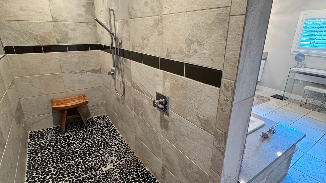 Photo of Bathroom in The Plaza