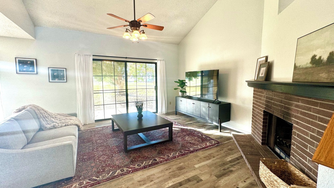 Photo of Livingroom in Fortuna Foothills